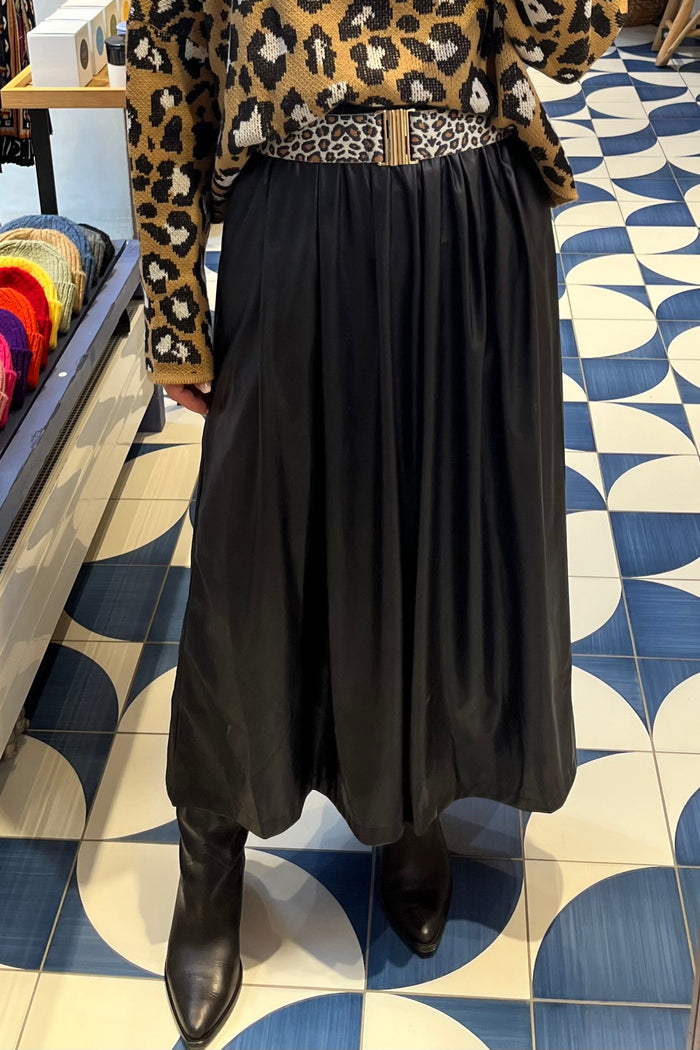 MIDI VEGAN LEATHER SKIRT WITH POCKETS