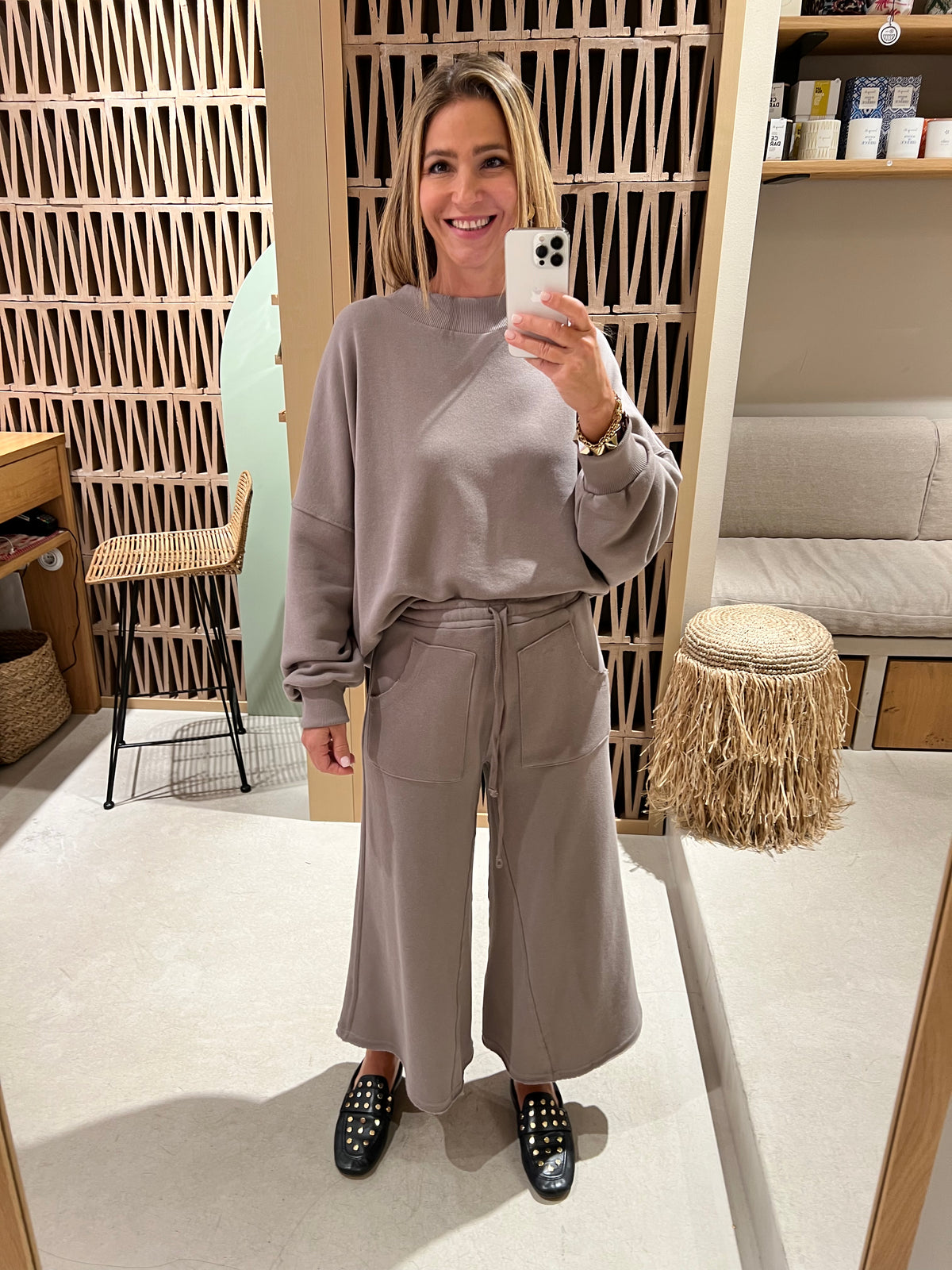 OVERSIZED SWEATSHIRT