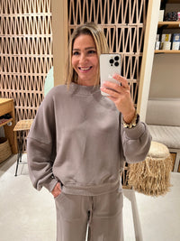 OVERSIZED SWEATSHIRT