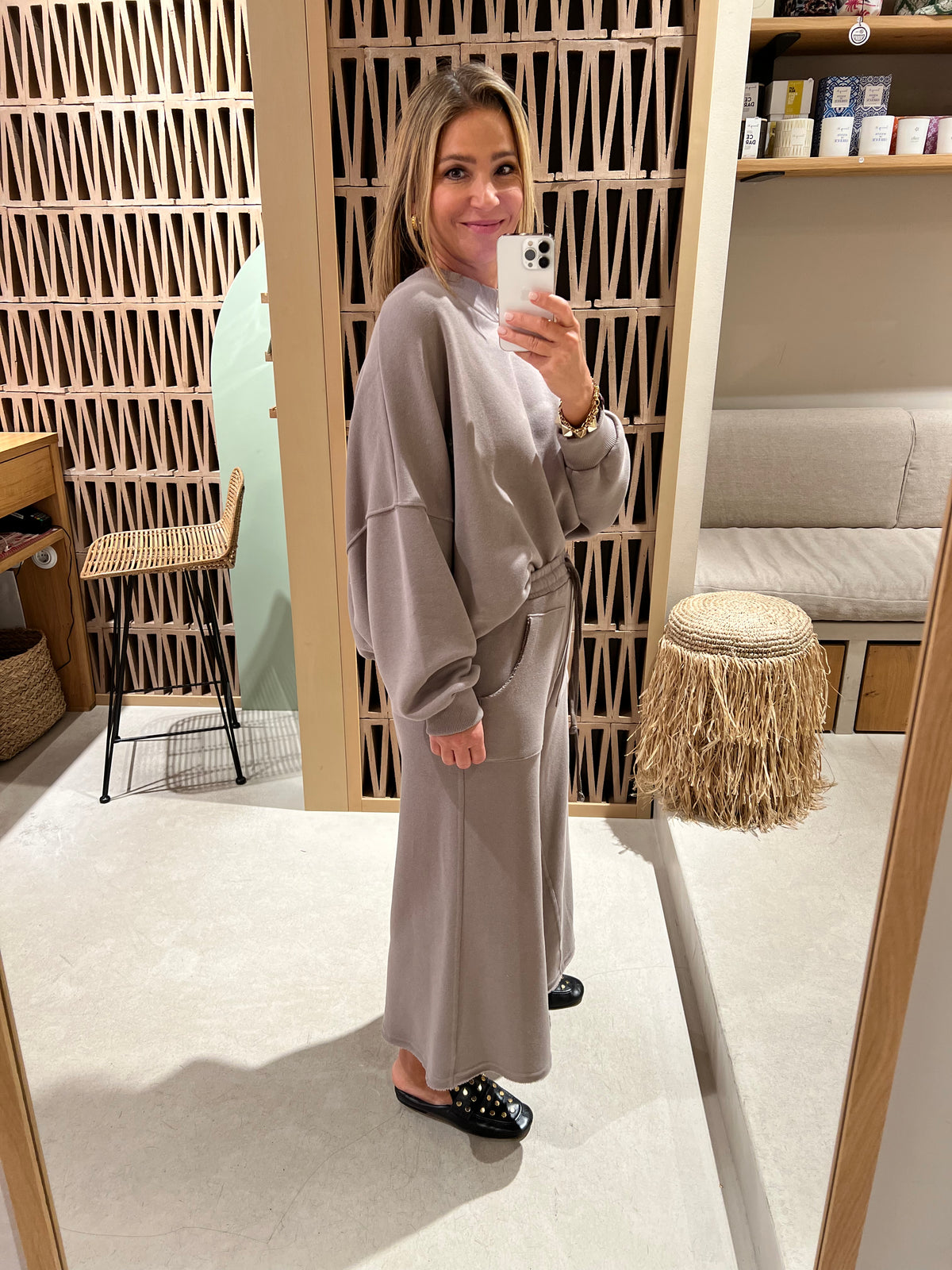 OVERSIZED SWEATSHIRT