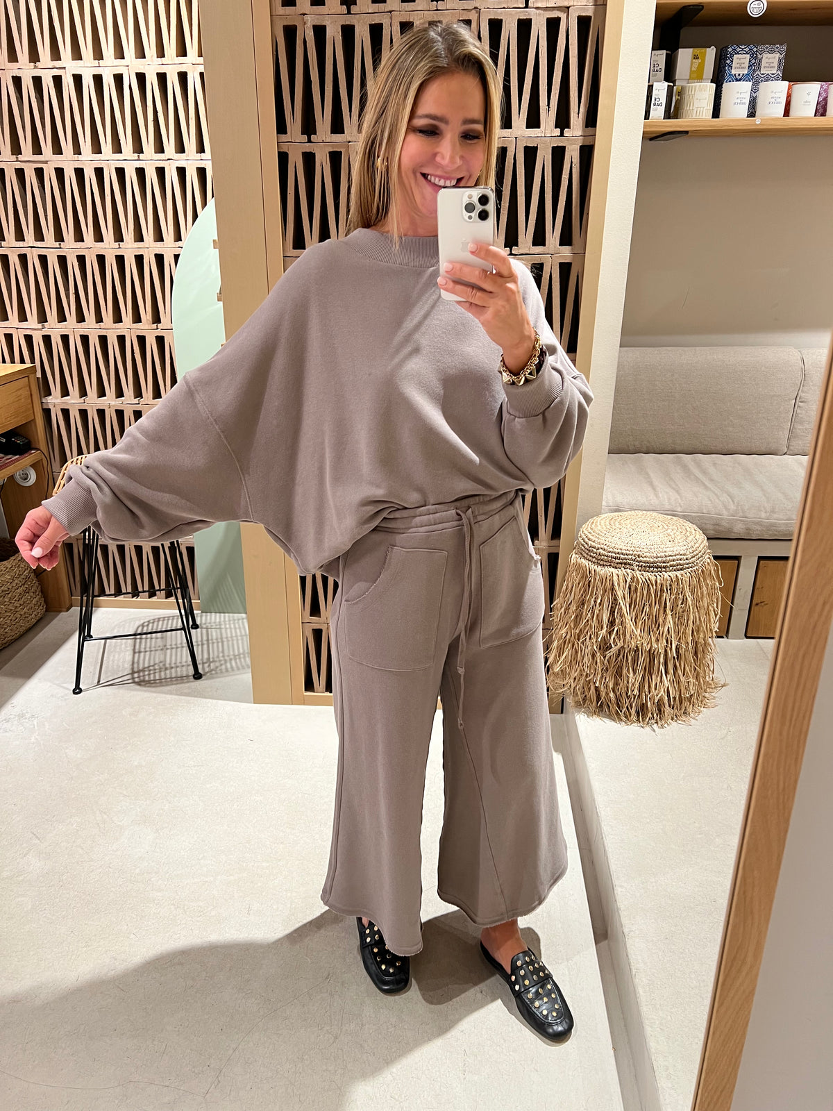 OVERSIZED SWEATSHIRT