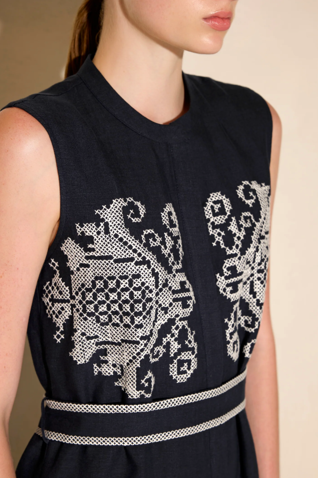 MIDI EMBROIDERED LINEN DRESS "PENELOPE" NAVY BLUE/OFF WHITE