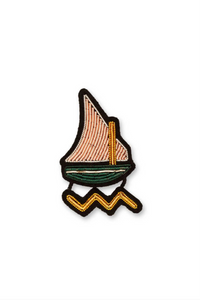BROOCH "BACHI BATHING BOAT“