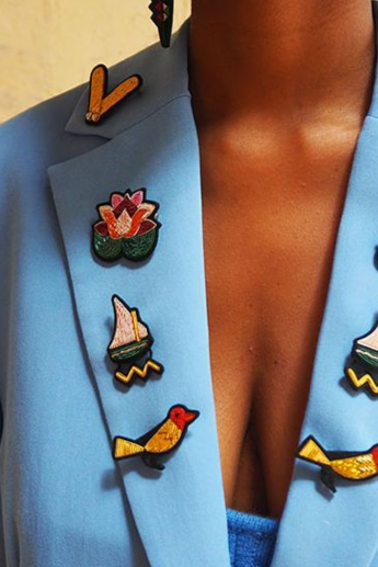 BROOCH "BACHI BATHING BOAT“