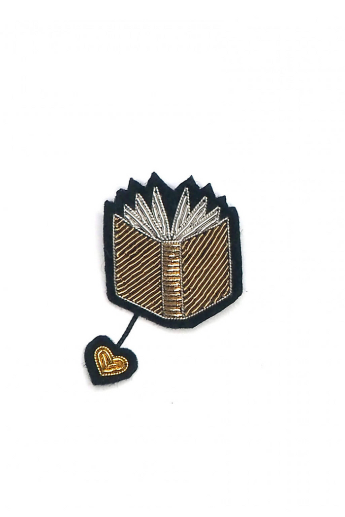 BROOCH "LOOKING FOR THE BOOK"