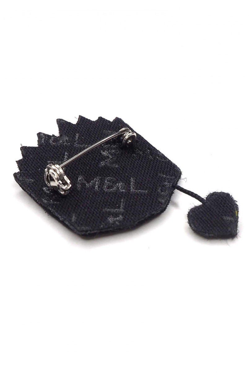 BROOCH "LOOKING FOR THE BOOK"