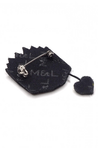 BROOCH "LOOKING FOR THE BOOK"