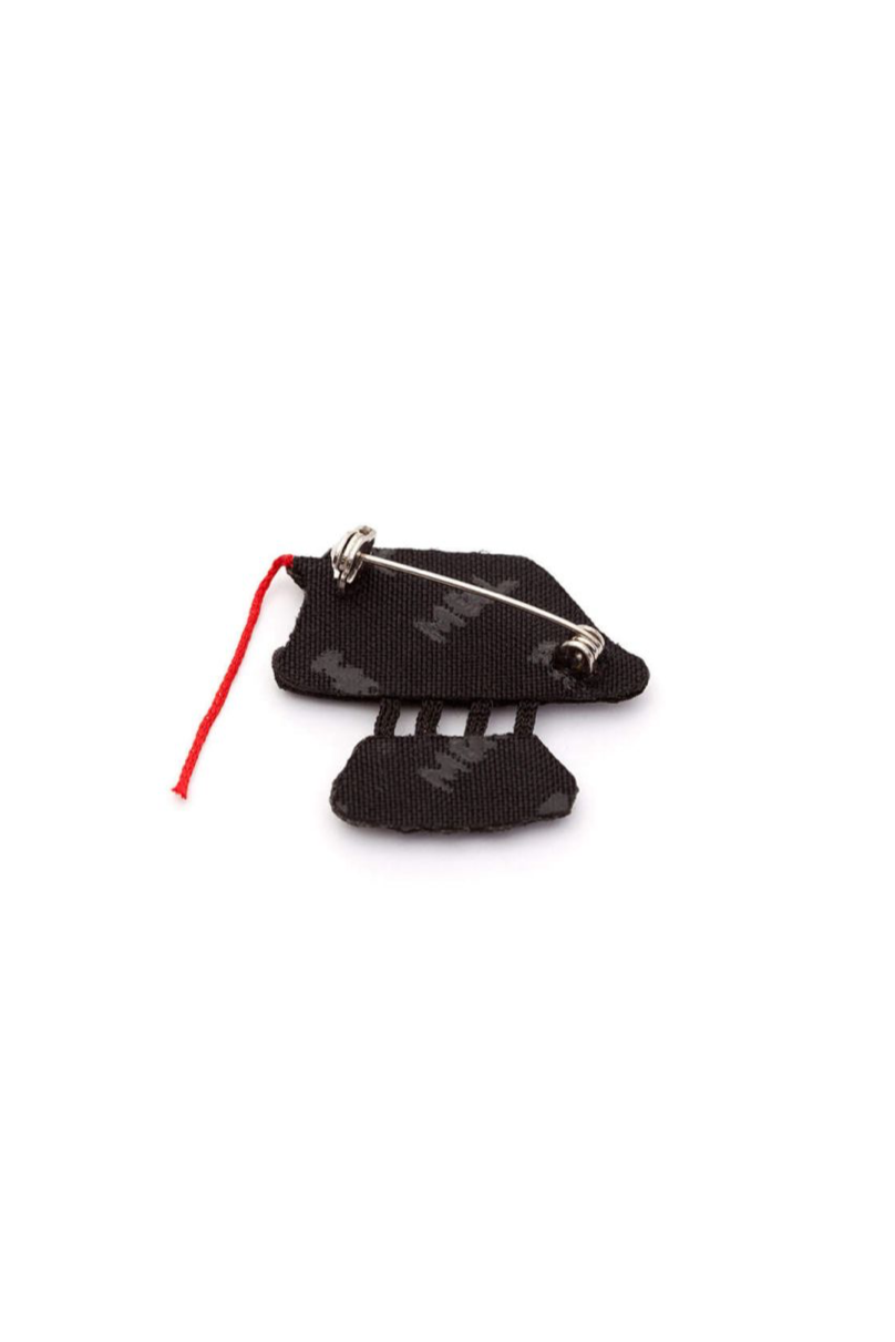 BROOCH "STREAMING IRON“