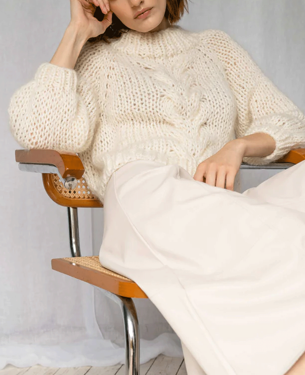 HAND KNITTED CHUNKY PULLOVER "BRAID"