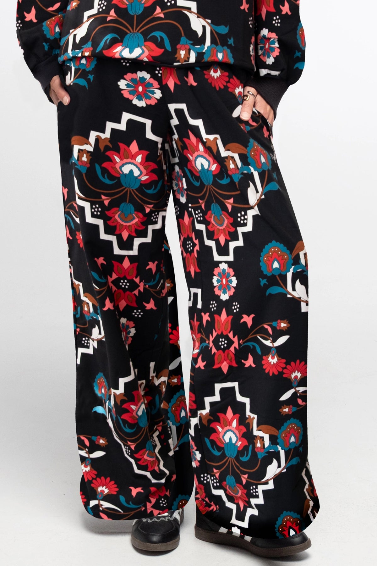 COTTON SWEATER PANTS WITH FLOWER PRINT BLACK/MULTI