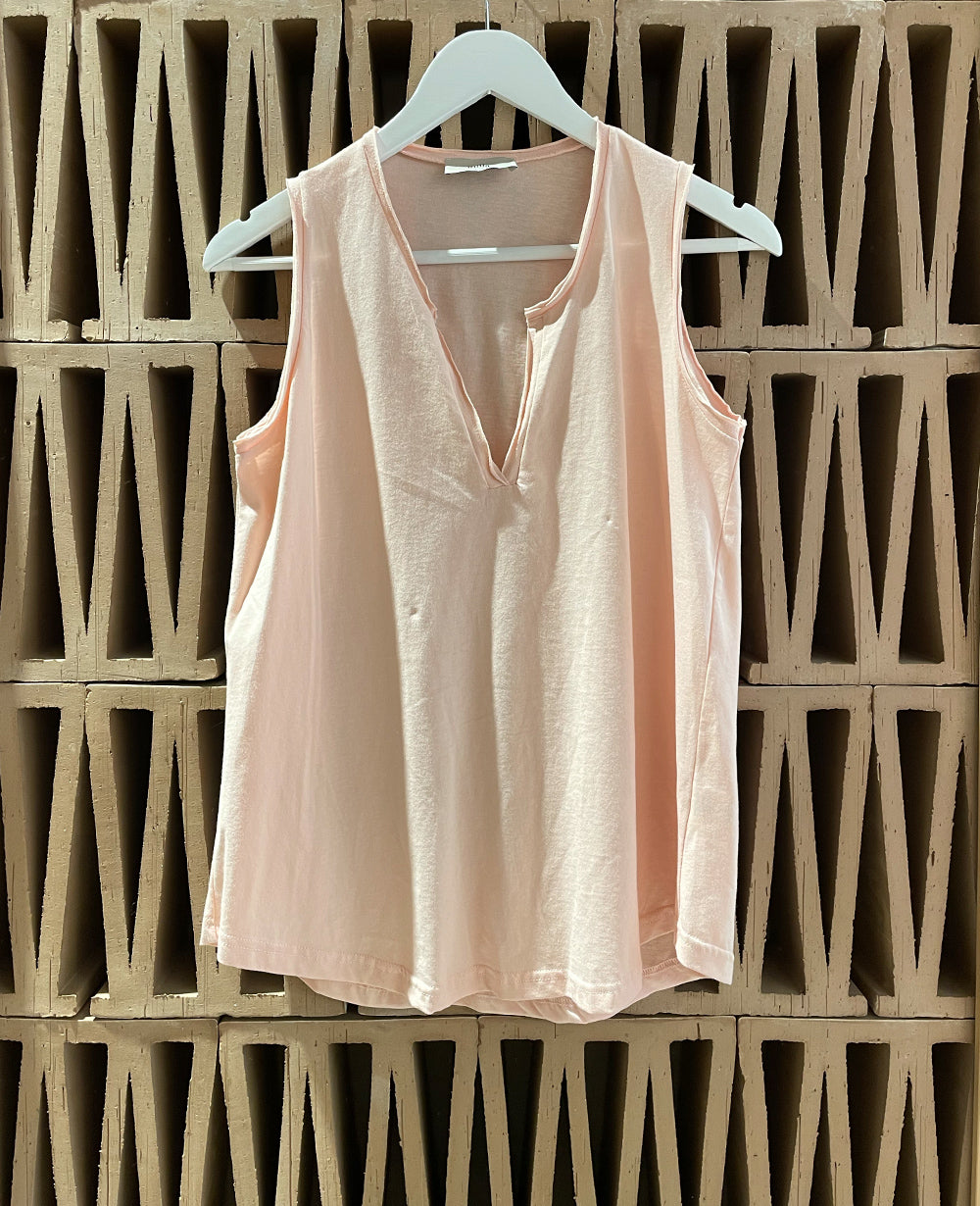 SLEEVELESS V NECK TOP "NIVA"
