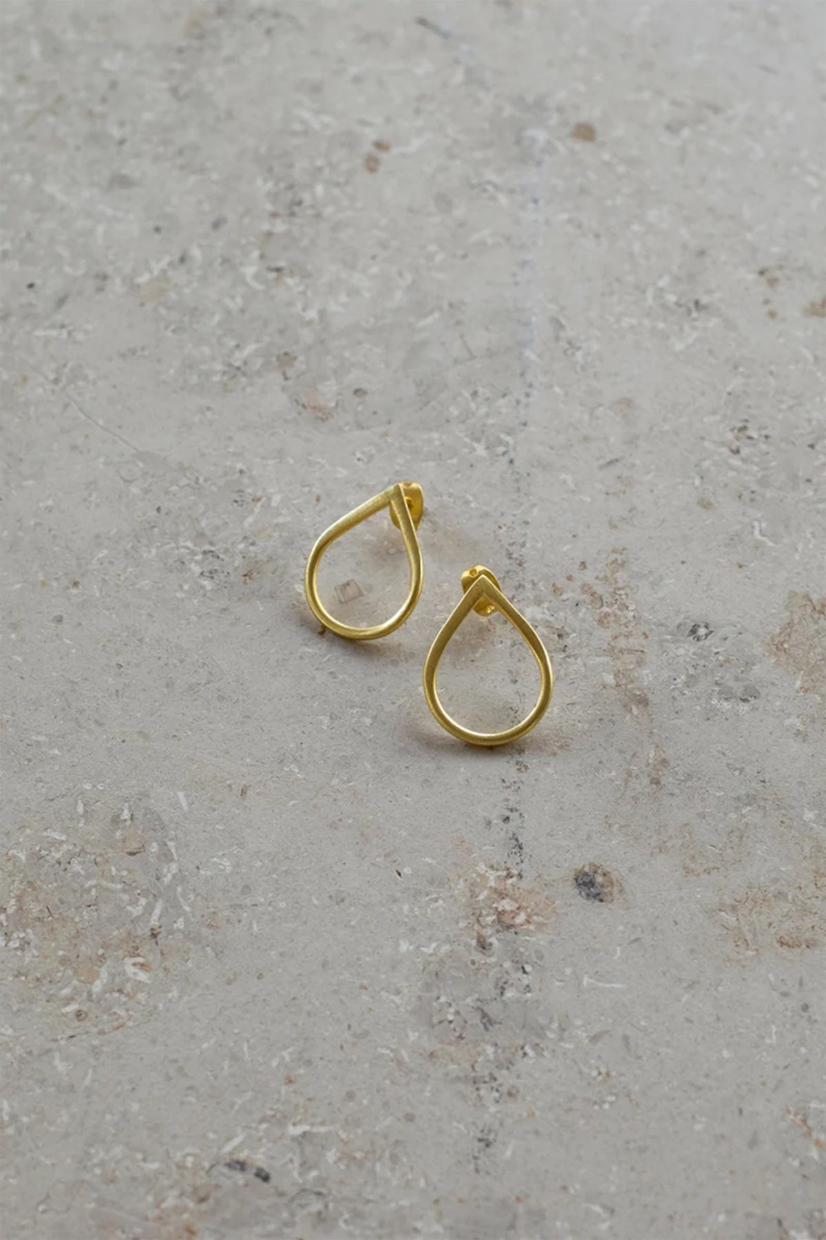 EARRINGS "TEAR" GOLD