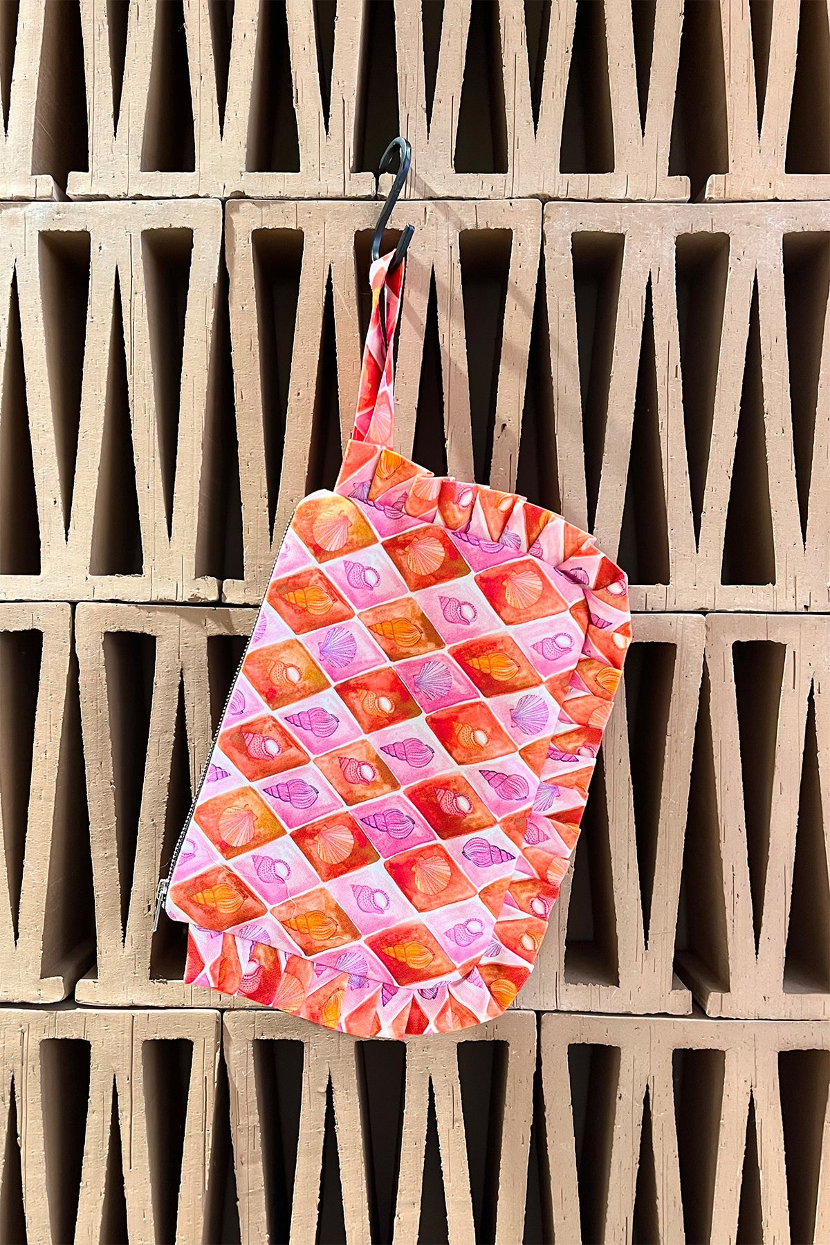 POUCH WITH FRILLS "SHELLS" PURPLE/ORANGE