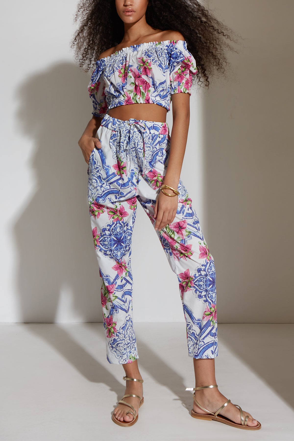 PRINTED CROP TOP "BOUGAINVILLEA" WHITE/BLUE/PINK