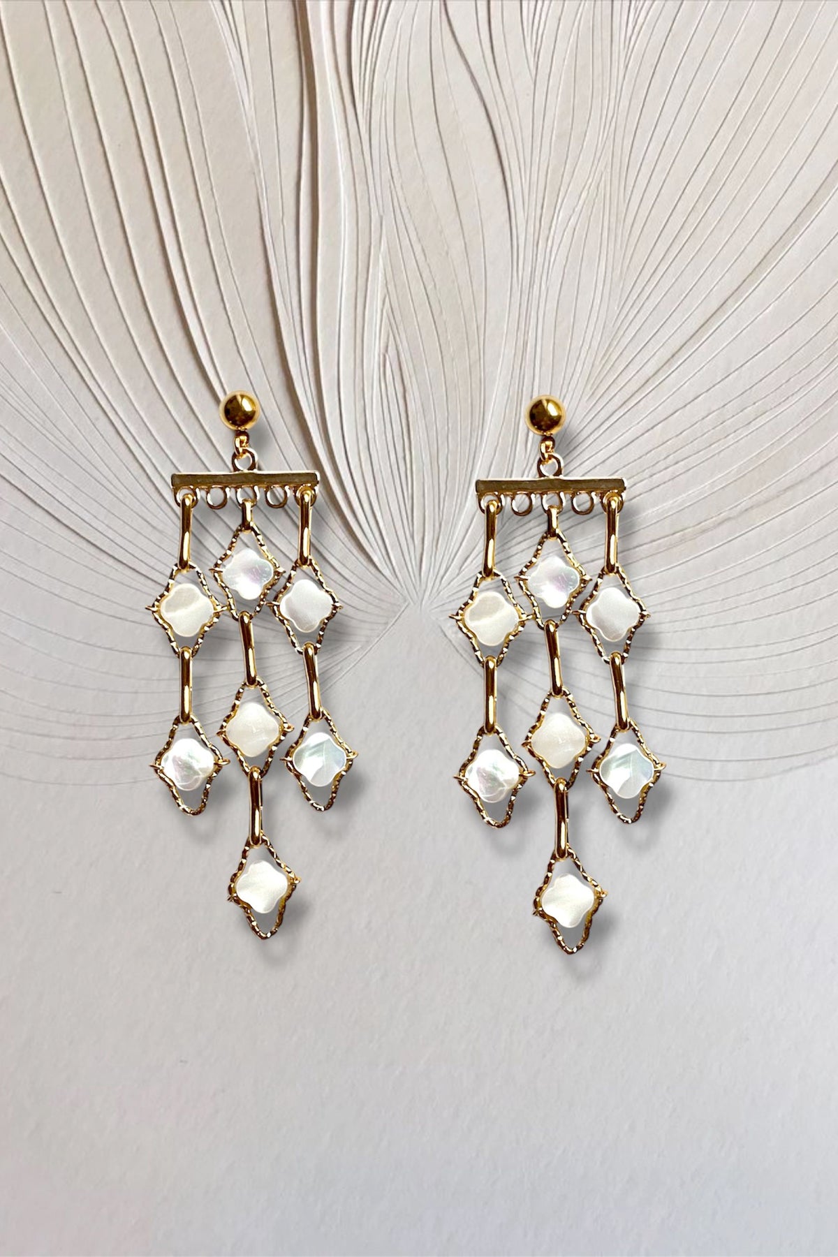 CHANDELIER EARRINGS "ANELLES" GOLD/OFFWHITE