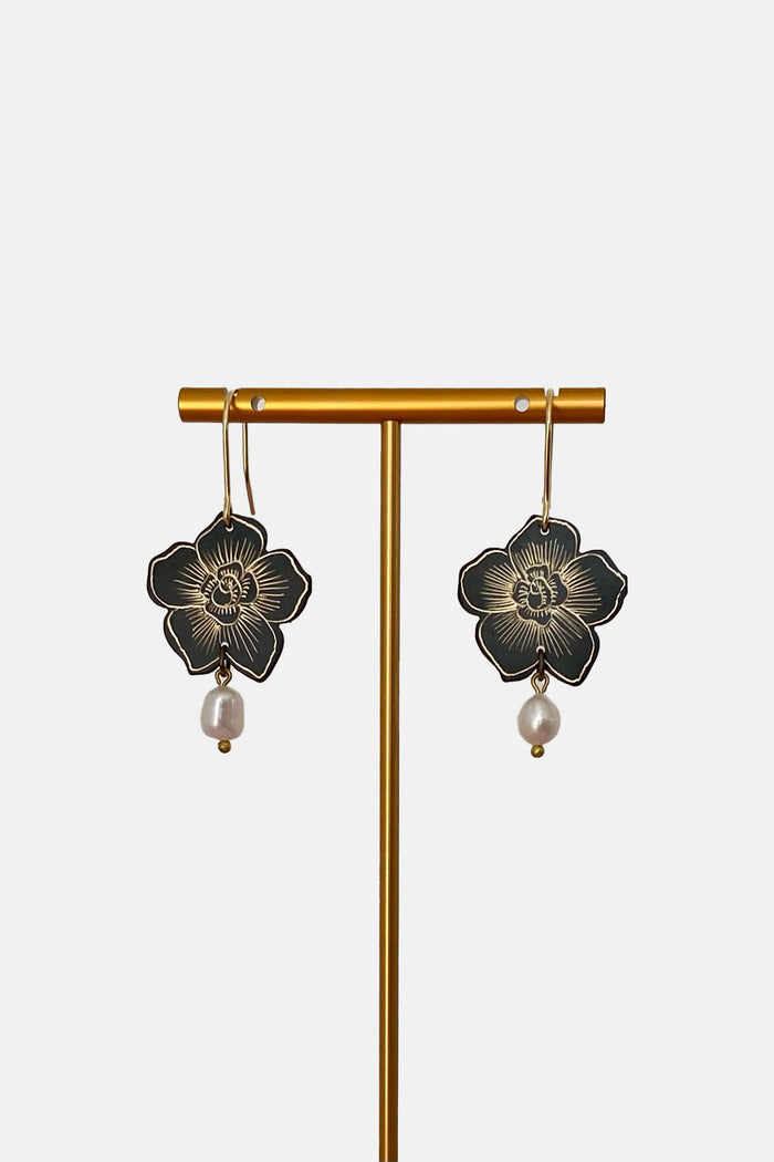 EARRINGS "LITTLE HIBISCUS" BLACK/GOLD/MOTHER OF PEARL