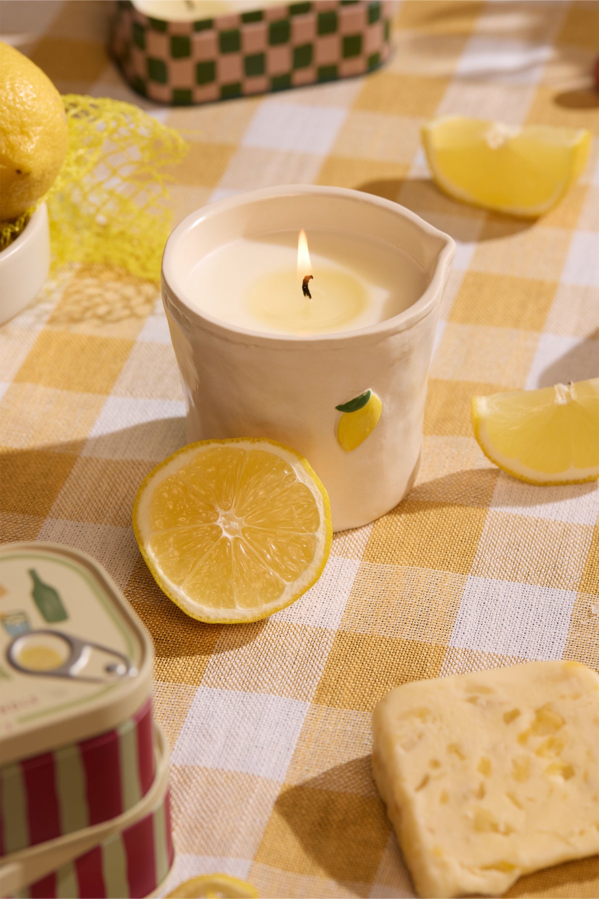 SCENTED CERAMIC CANDLE "LEMON“ WHITE/YELLOW