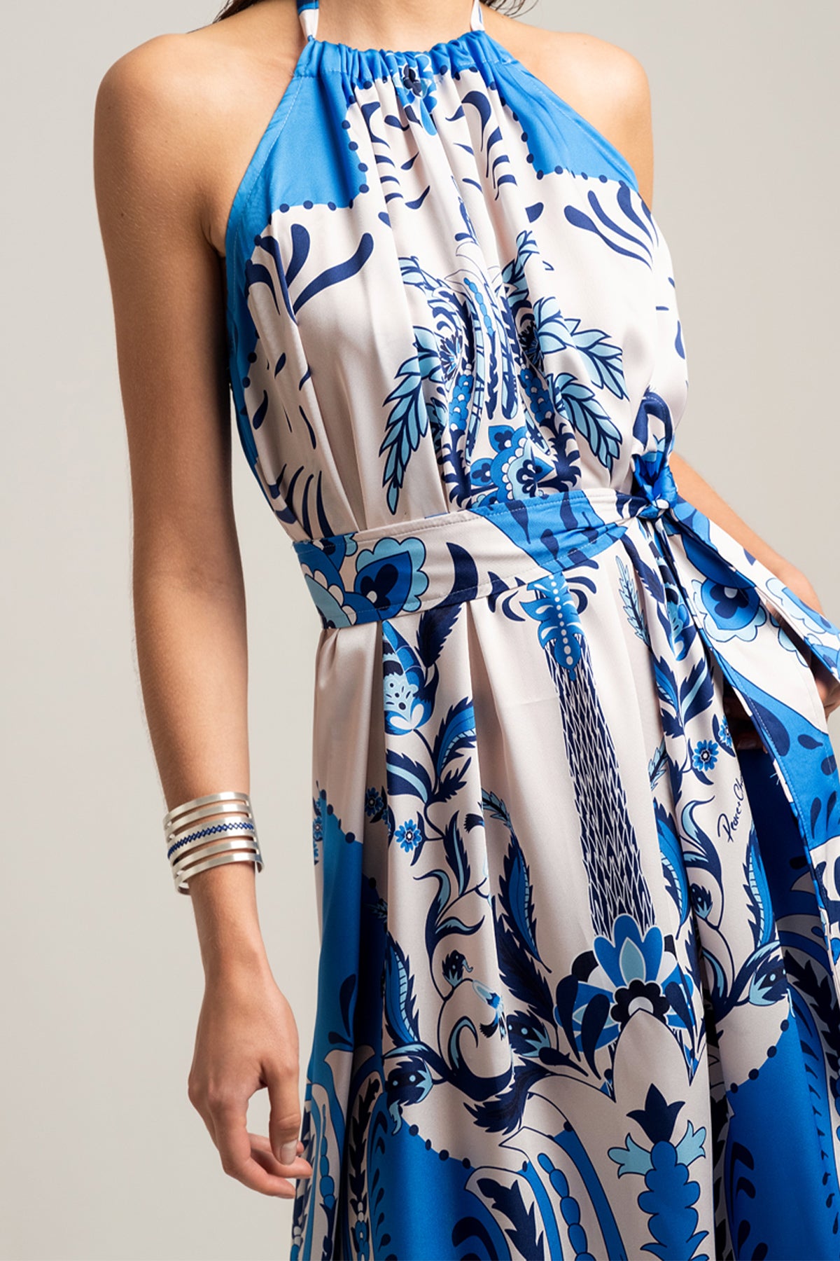 SILKY NECKHOLDER DRESS "DAMASK" WHITE/BLUE
