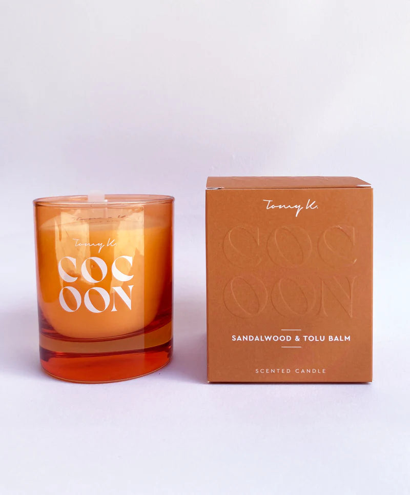 SCENTED CANDLE "COCOON SANDALWOOD & TOLU BALM" TOMY K Lemoni