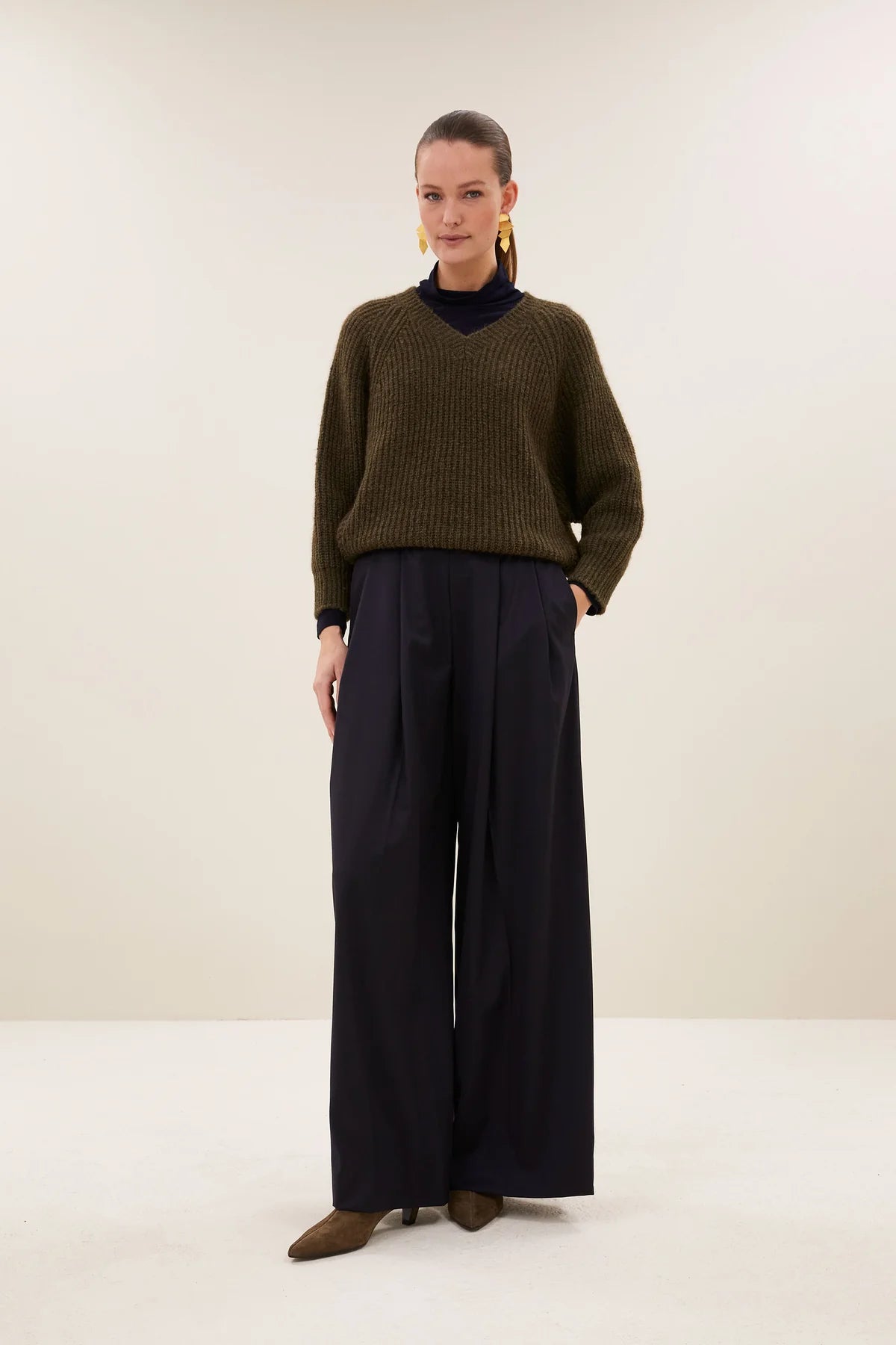OVERSIZED V-NECK PULLOVER "LUNE" OLIVE BROWN