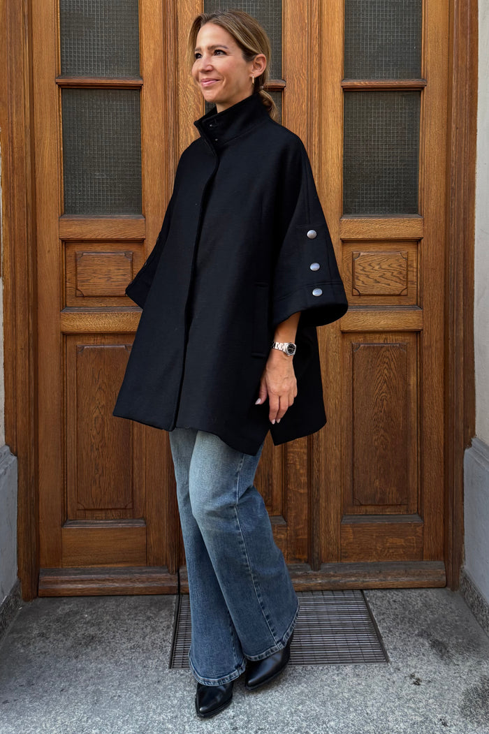 OVERSIZED WOOL CAPE JACKET BLACK