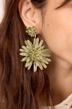 RAFFIA STATEMENT EARRINGS “FLORA” OLIVE