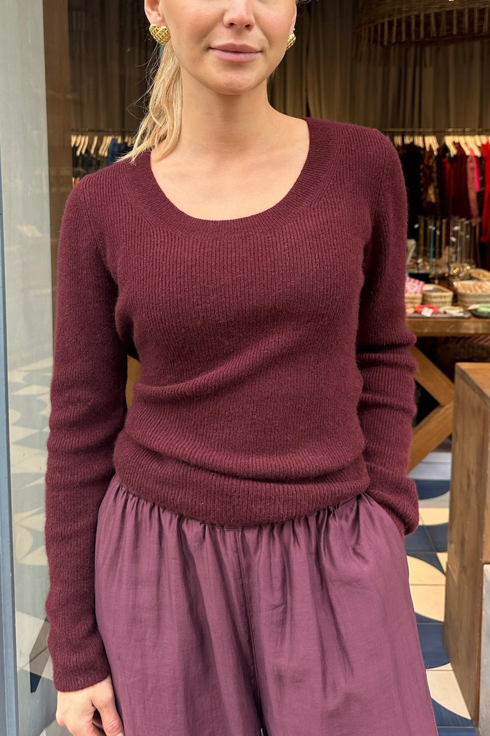 TAILORED RIBBED CASHMERE PULLOVER BORDEAUX