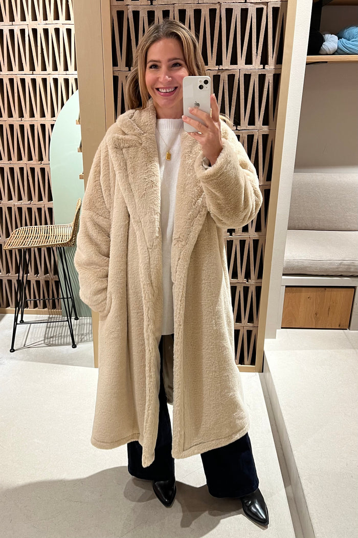 FAKE FUR OVERSIZED COAT „MAX“