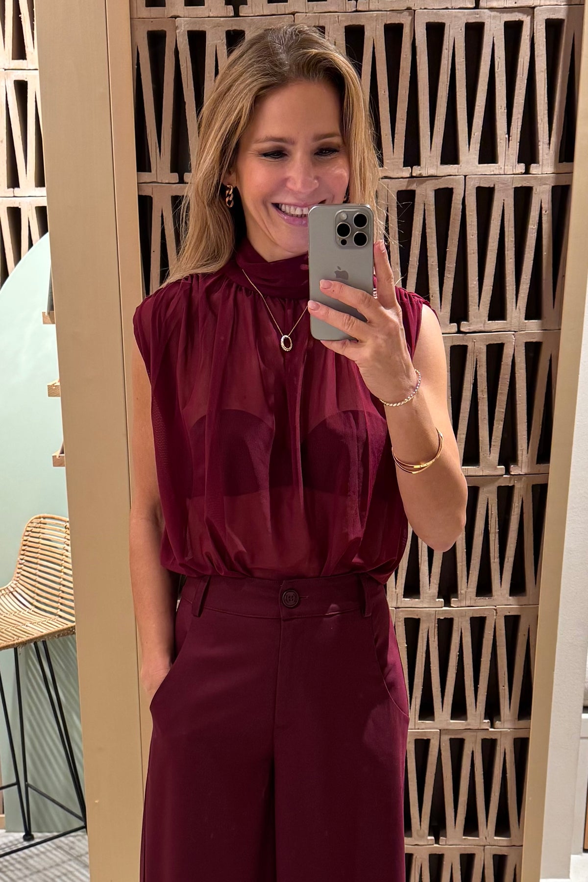 SLEEVELESS HIGH NECK MESH TOP BORDEAUX