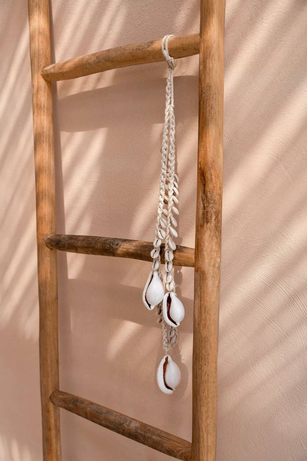 HANDMADE TASSLE "BIG SHELL" NATURAL/WHITE