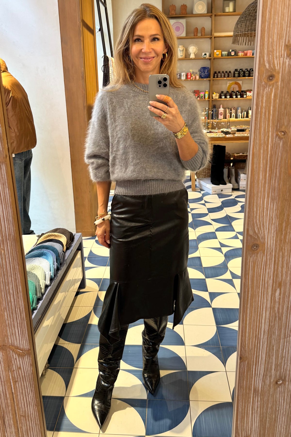 SLIM FLARED FAUX LEATHER SKIRT BLACK
