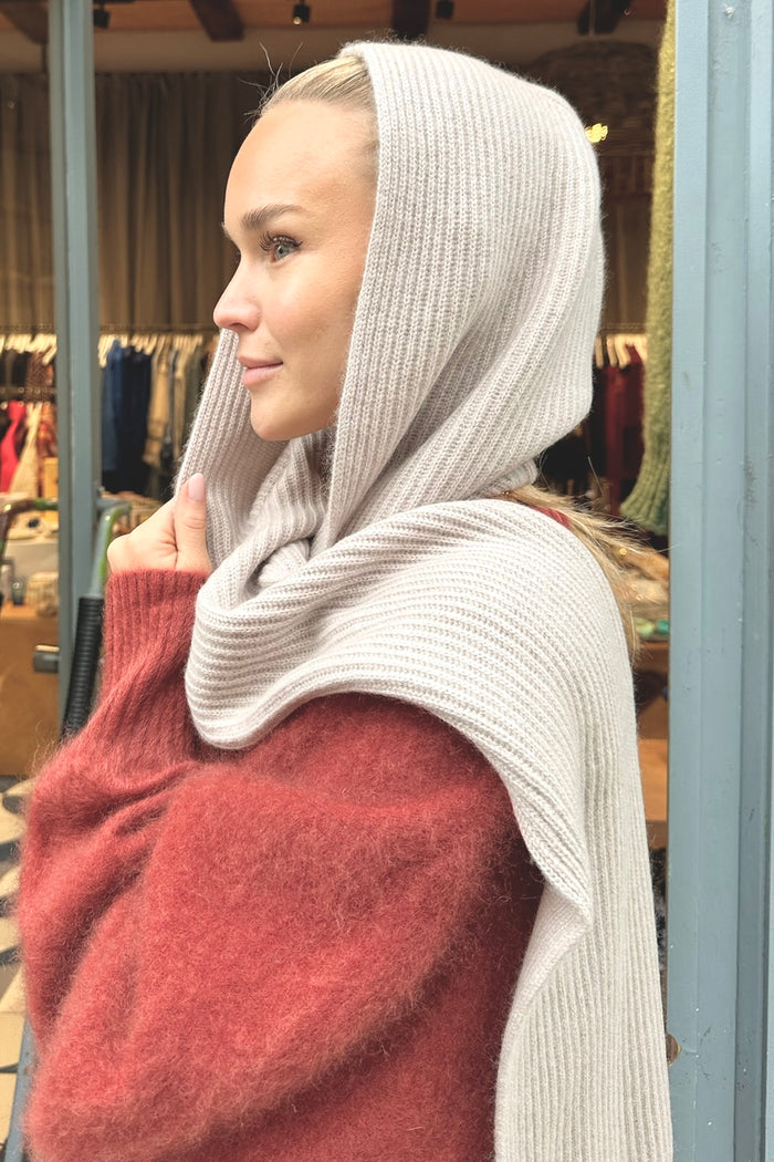 HOODED CASHMERE SCARF ECRU