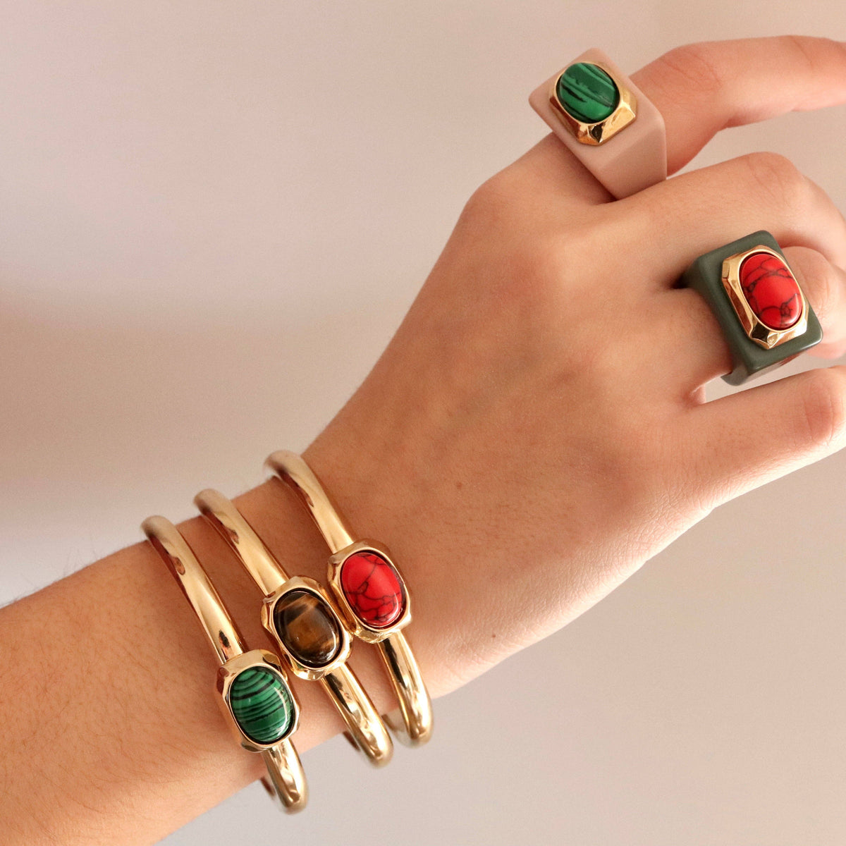 BANGLE WITH RED HOWLITH STONE