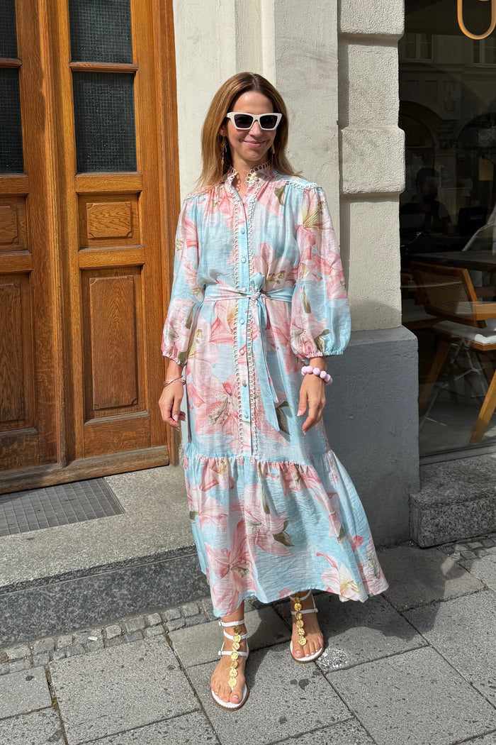 EMBELLISHED MIDI DRESS LIGHT BLUE/PINK - LEMONI EXCLUSIVE