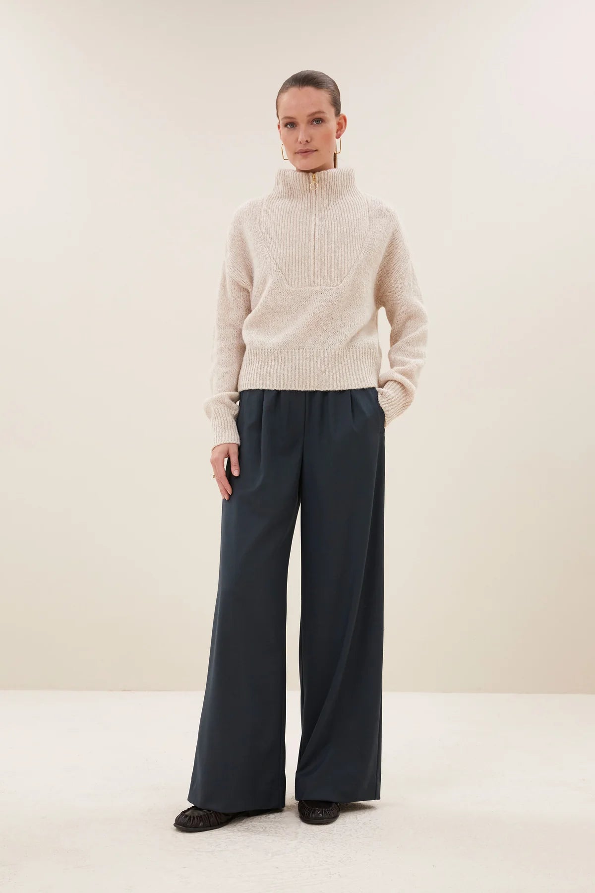 OVERSIZED PULLOVER WITH ZIPPER CHALK