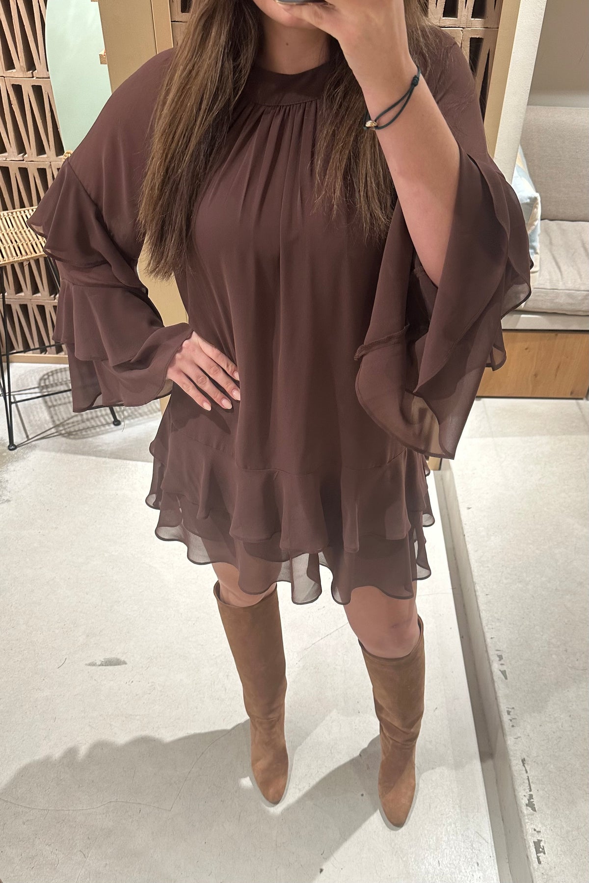 SHORT CHIFFON DRESS WITH VOLANTS CHOCOLATE