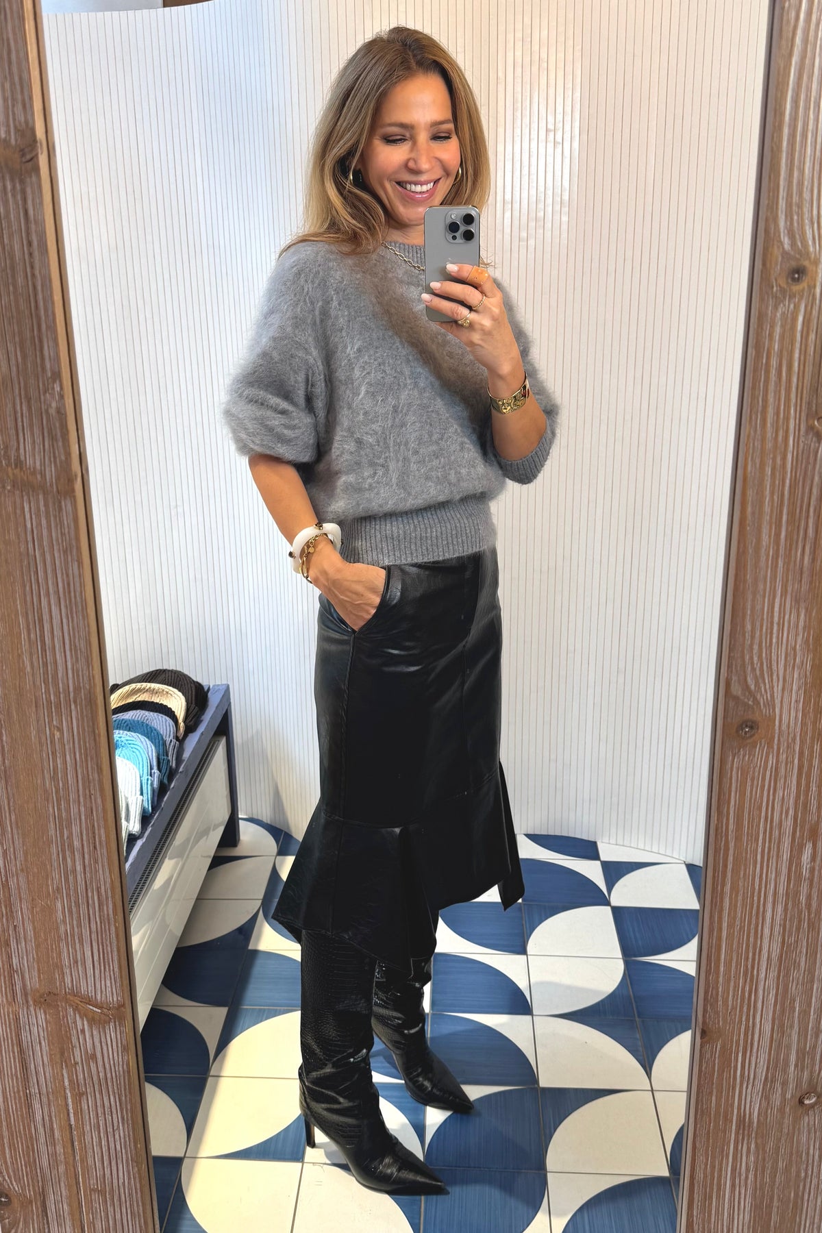 SLIM FLARED FAUX LEATHER SKIRT BLACK