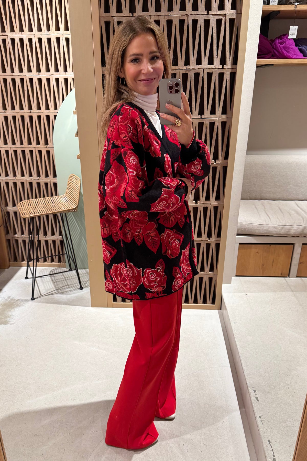 OVERSIZE KNIT CARDIGAN "ROSES" BLACK/RED