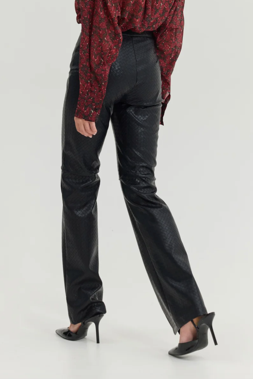 STRUCTURED VEGAN LEATHER PANTS BLACK
