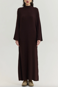LONG OVERSIZED CABLE KNIT DRESS BROWN