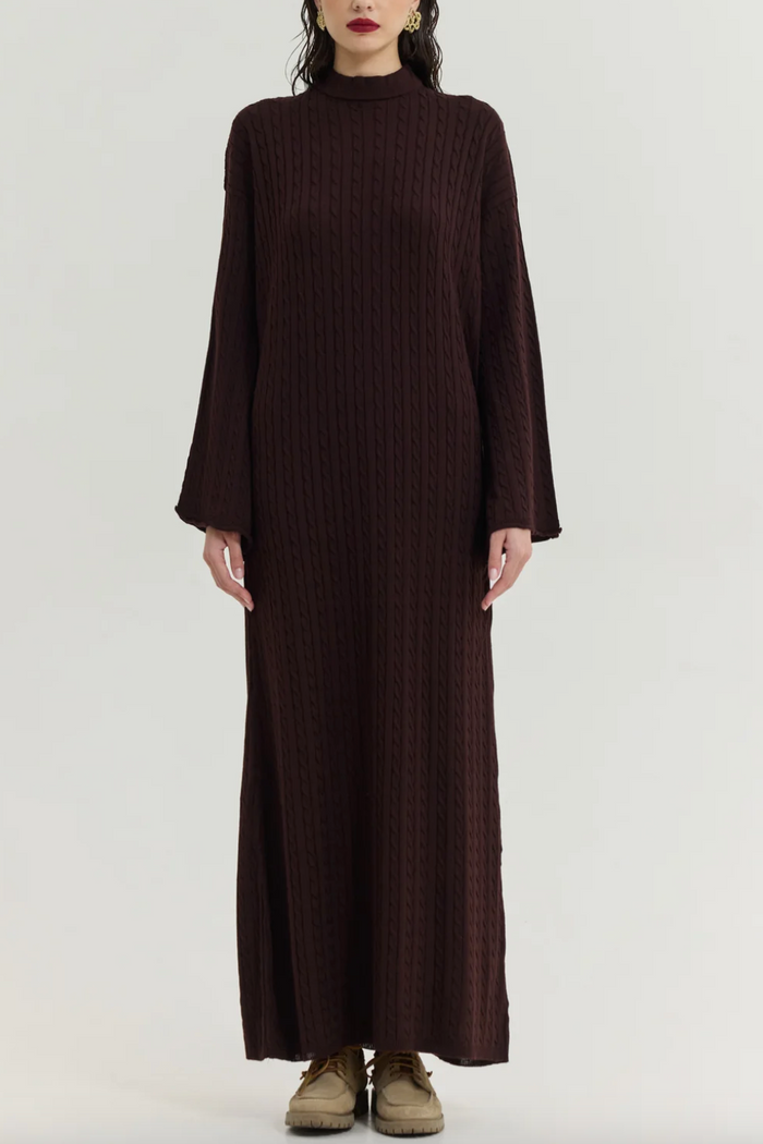 LONG OVERSIZED CABLE KNIT DRESS BROWN