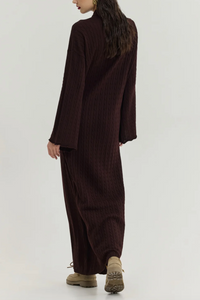 LONG OVERSIZED CABLE KNIT DRESS BROWN