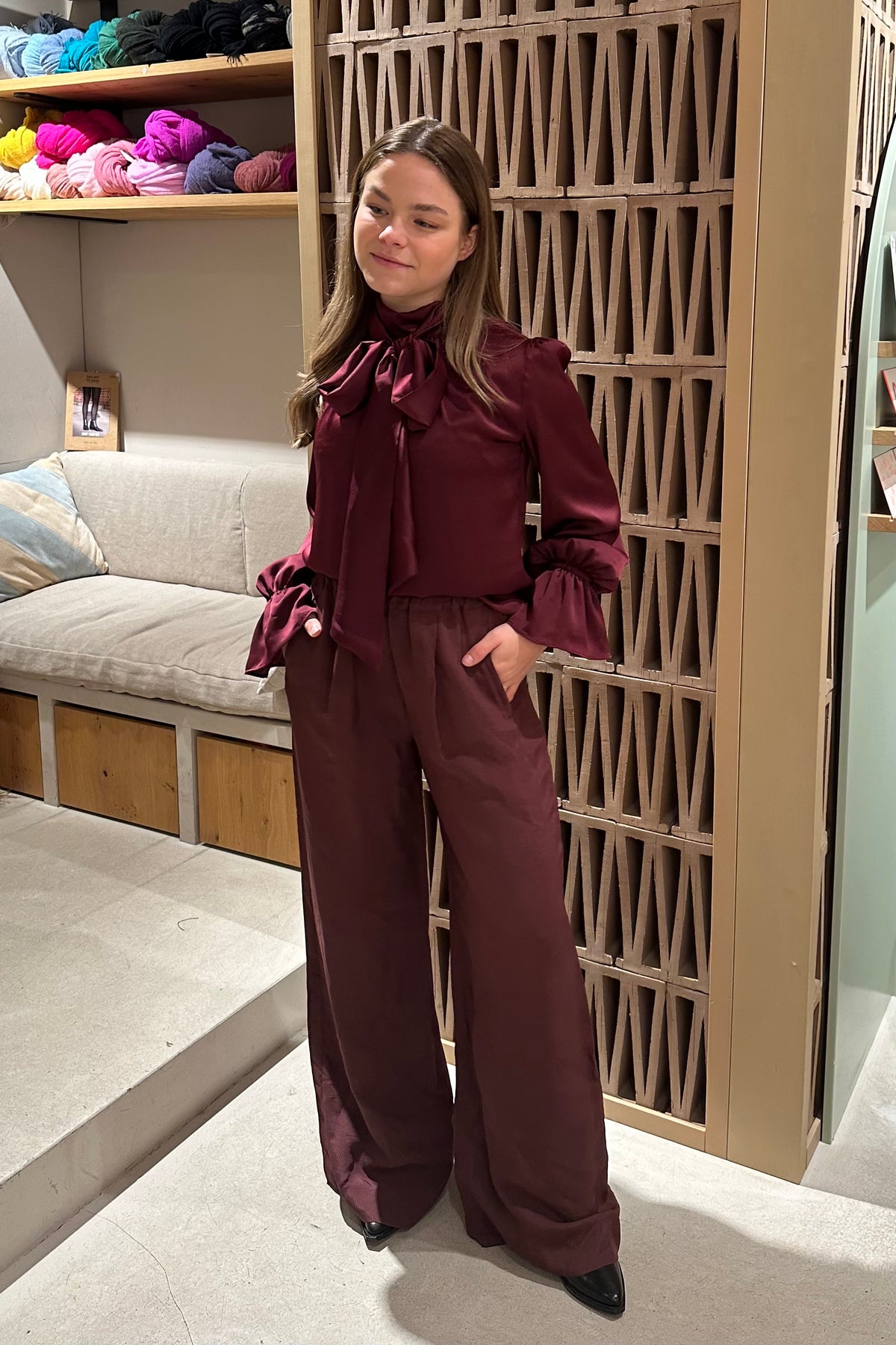 SILKY SATIN BOW TIE BLOUSE "CHLOE" BURGUNDY