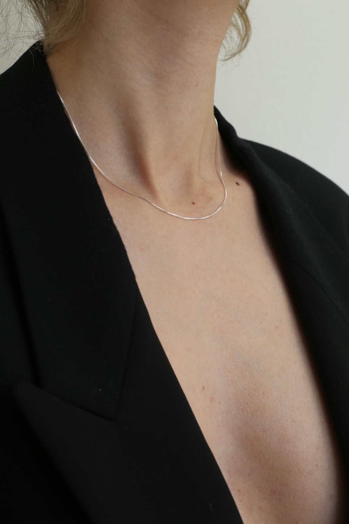 THIN CHAIN NECKLACE "GLOSSY"