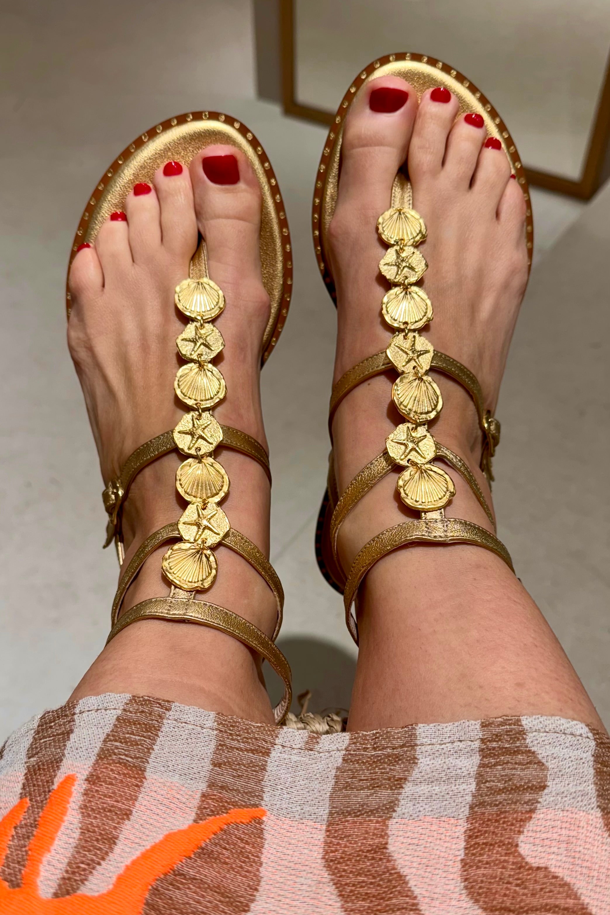 Gold beach fashion sandals