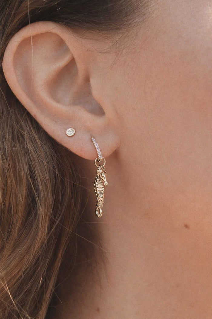 SINGLE HOOP "SEAHORSE" GOLD