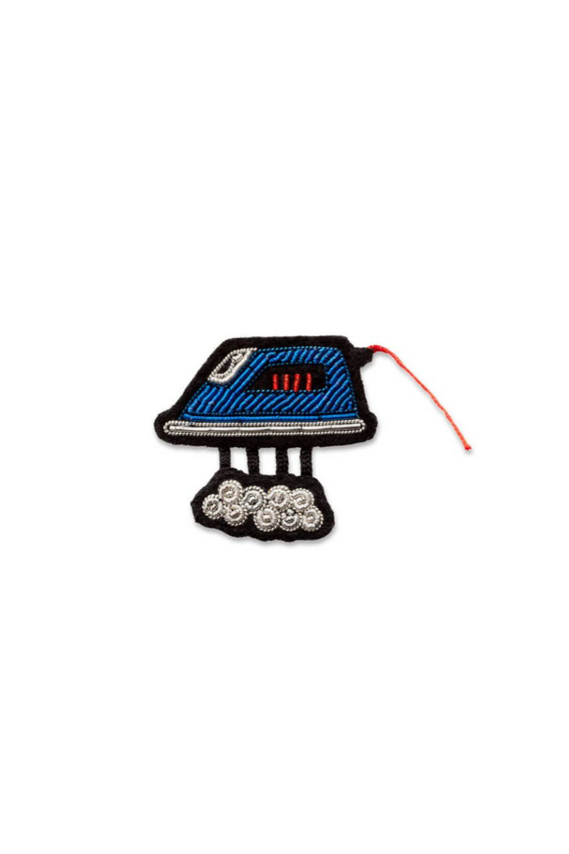 BROOCH "STREAMING IRON“