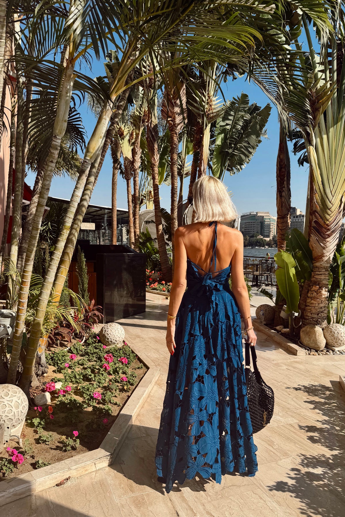 BACKLESS NECKHOLDER LACE TOP "AURELIA" ROYAL BLUE