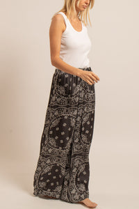 WIDE VISCOSE PANTS „BANDANA“ BLACK