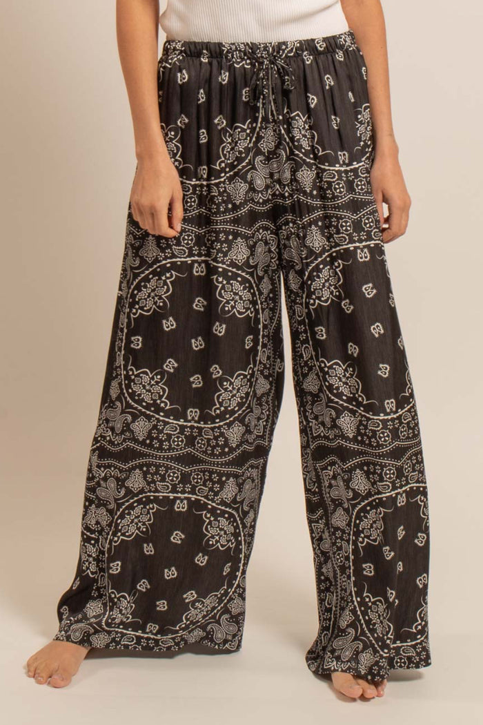 WIDE VISCOSE PANTS „BANDANA“ BLACK